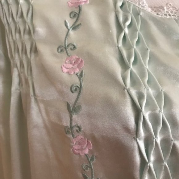 VINTAGE SANTE CLASSICS SATIN NIGHTGOWN - Picture 5 of 8